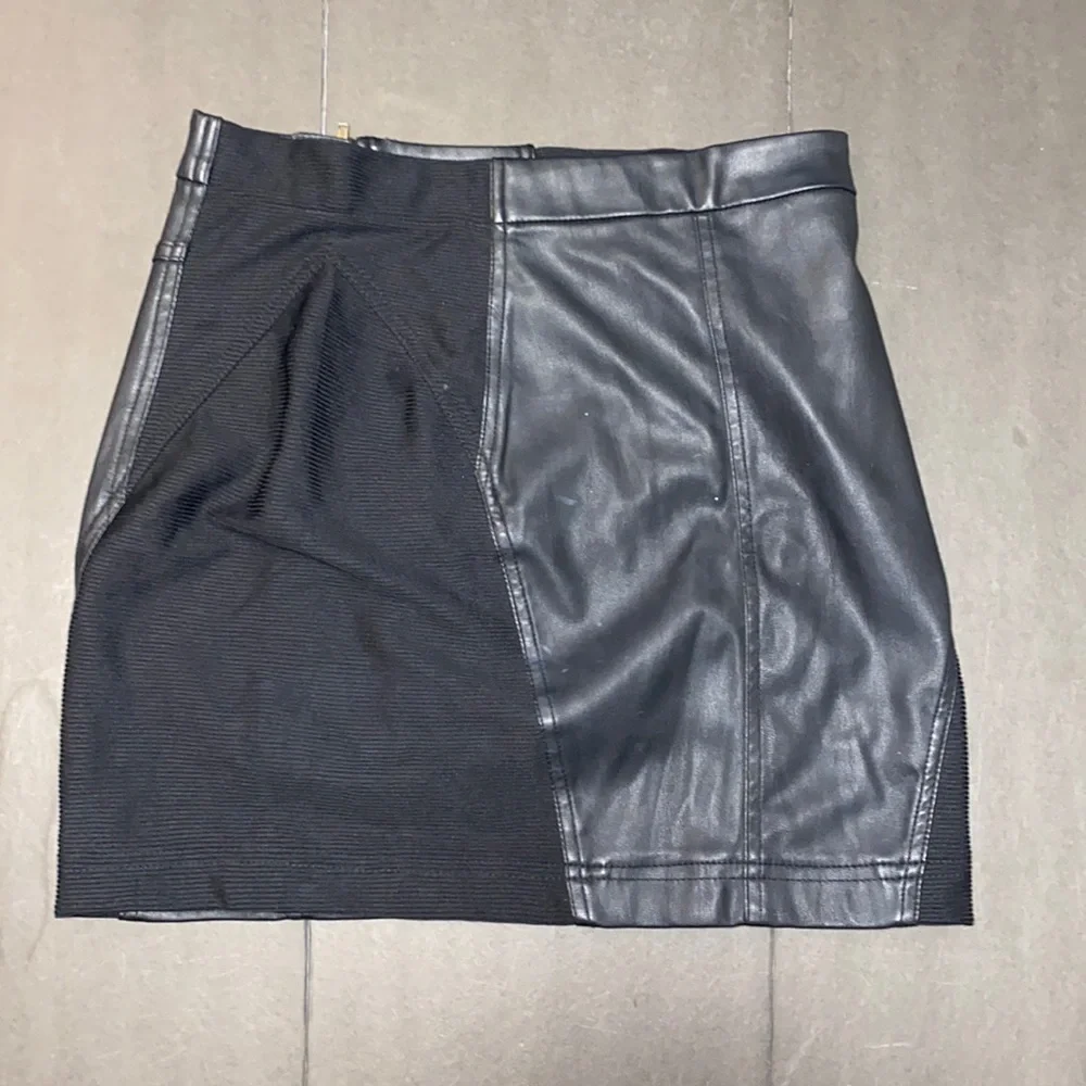 Marilyn Monroe Small Faux Leather Skirt - Picture 1 of 7